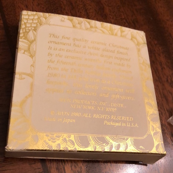 Avon 1980 Christmas Remembrance Wreath Ornament 14K - Picture 10 of 14